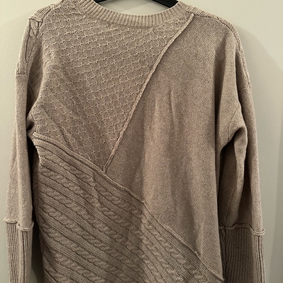 Beige sweater with zipper and knit detail - Picture 4 of 6